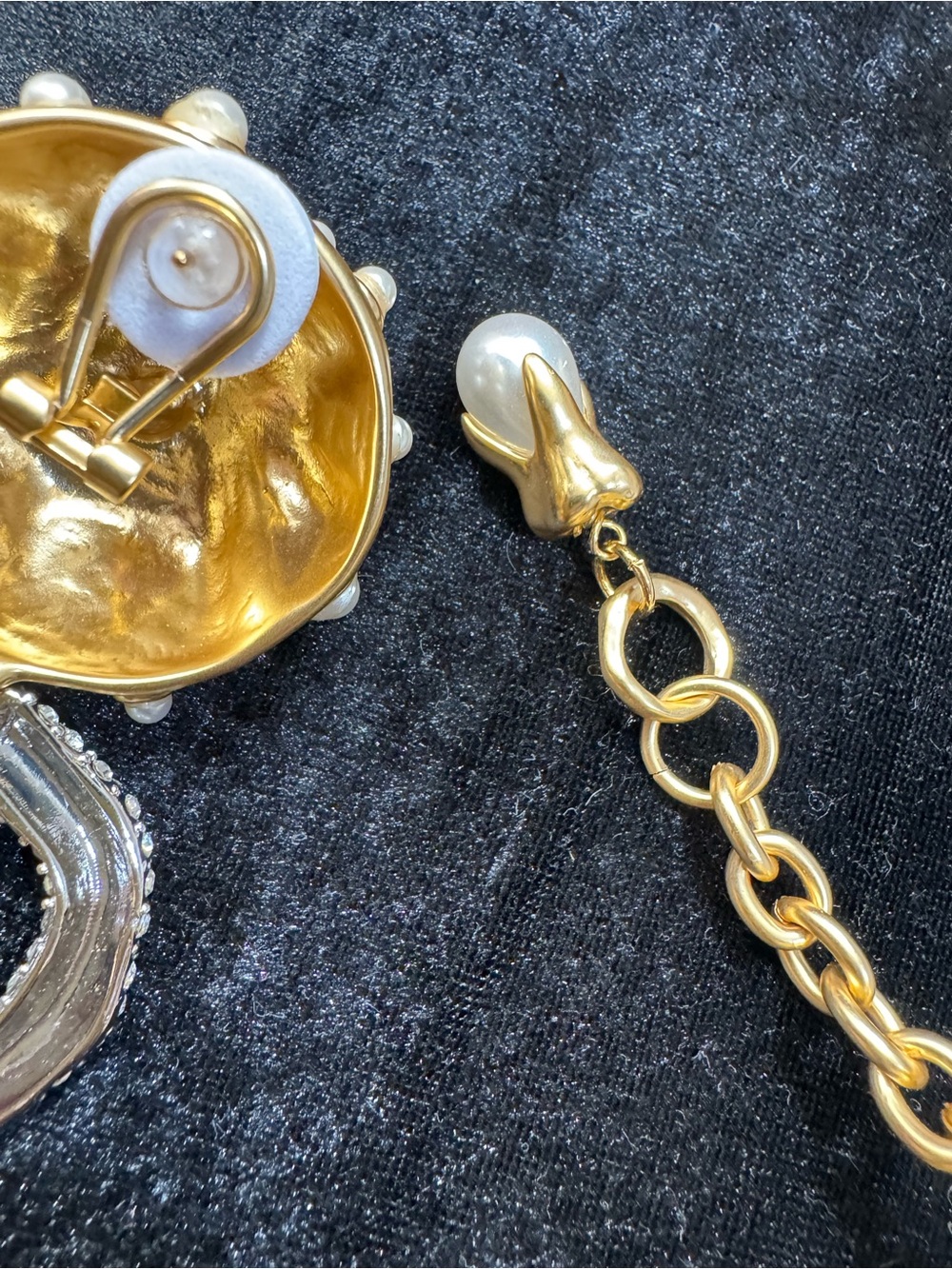 Schiaparelli insp Gold and Pearl Statement Necklace & Earring & Ring Set - Picture 6 of 16